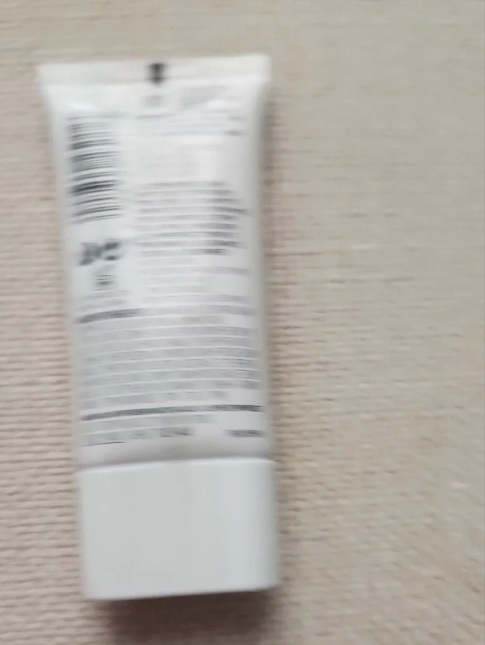 COVERGIRL Clean Matte BB Cream 520 Light - White & Blue Accents